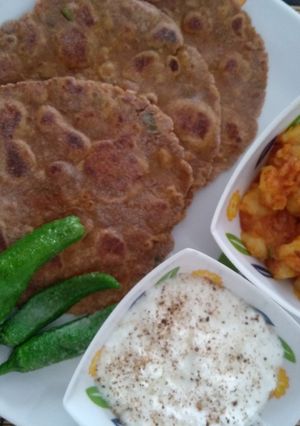 ફરાળી થેપલા (Farali Thepla Recipe In Gujarati) રેસીપી મુખ્ય ફોટો
