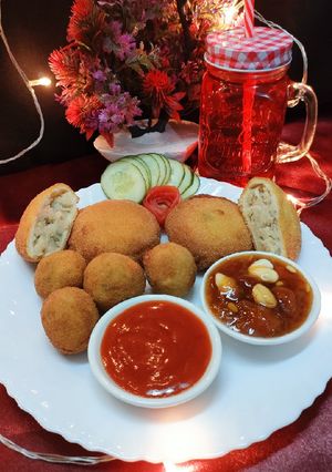 A picture of Chicken,Veggies, Bread Pockets 🥪🥪.
