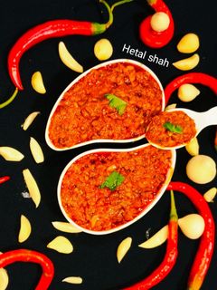लाल मिर्च लहसुन की चटनी(lalmirch lahsun ki chatni recipe in hindi) रेसिपी मुख्य फोटो