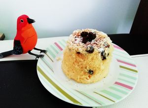 Una foto de Mug Cake de vainilla y uvas pasas 🍇