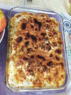 Una foto de Macarrones con verdura y carne gratinados