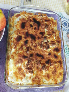 Una foto de Macarrones con verdura y carne gratinados