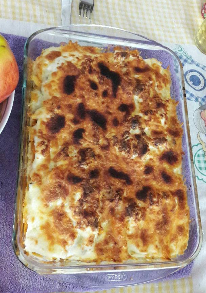 Una foto de Macarrones con verdura y carne gratinados