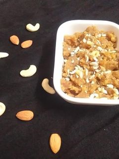 ચણા ના લોટ નો શિરો (Chana Flour Sheera Recipe In Gujarati) રેસીપી મુખ્ય ફોટો