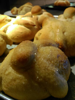 Una foto de Pan de muerto tradicional