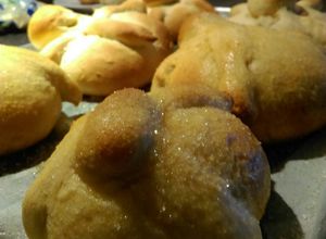 Una foto de Pan de muerto tradicional