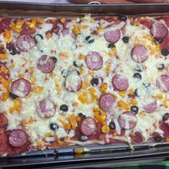 A picture of Sausage Pizza with Toast.