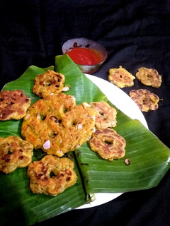 थालीपीठ (thalipeeth recipe in Hindi) रेसिपी मुख्य फोटो