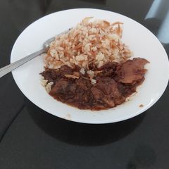 Rice,green peas,saùtè steak meat A picture of Rice,green peas,saùtè steak meat.