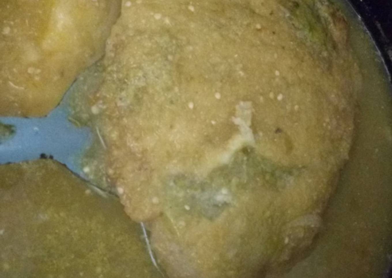 Nopales capeados en salsa verde