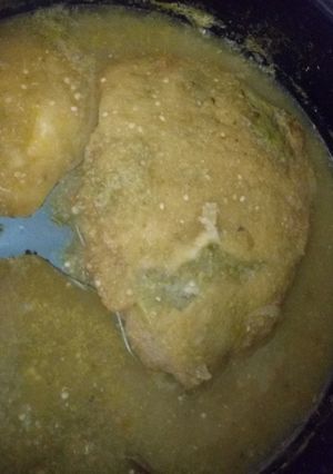 Una foto de Nopales capeados en salsa verde