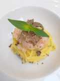 Tagliolini al crudo di scampi e tartufo nero