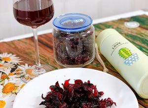 Hình của món Mứt và siro atiso đỏ (hoa bụp giấm).