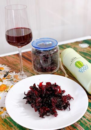 Hình của món Mứt và siro atiso đỏ (hoa bụp giấm).