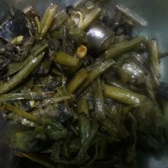 A picture of Spring onion stir fry.