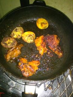 Una foto de Pollo achotado