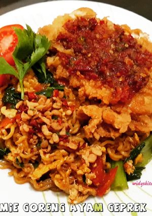 Foto resep Mie Goreng Ayam Geprek
