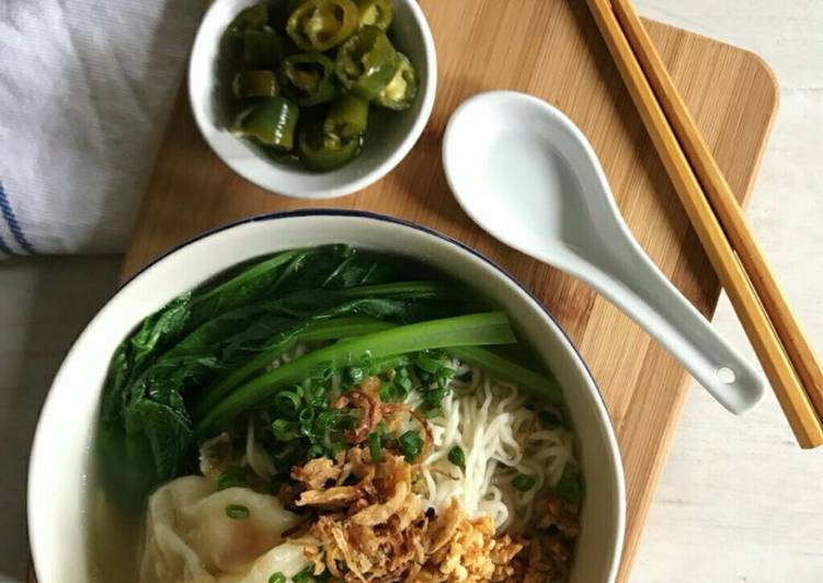 Prawn Wonton Noodles Soup