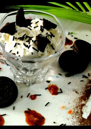 A picture of #Family.#Wheat flour ice cream with Oreo biscuits.
