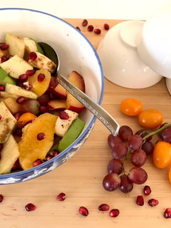 व्रत वाली फ्रूट चाट (Vrat wali fruit chaat recipe in Hindi) रेसिपी मुख्य फोटो