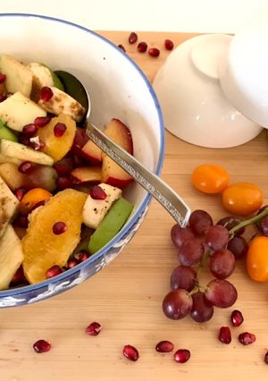 व्रत वाली फ्रूट चाट (Vrat wali fruit chaat recipe in Hindi) रेसिपी मुख्य फोटो