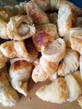Cachitos de hojaldre con queso y sencillo
