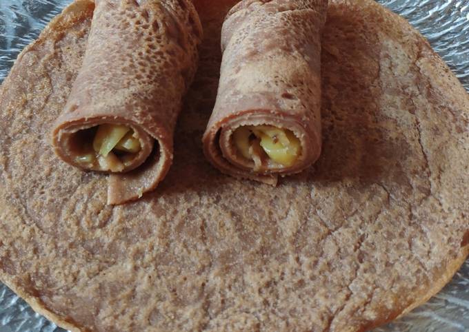 Шоколадные блинчики с манго и мёдом