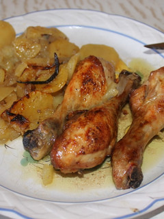 Una foto de Muslos de pollo al horno con cerveza