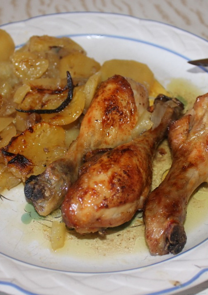 Una foto de Muslos de pollo al horno con cerveza