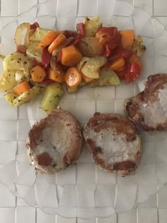 Una foto de Solomillo con salteado de verduras