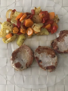Una foto de Solomillo con salteado de verduras