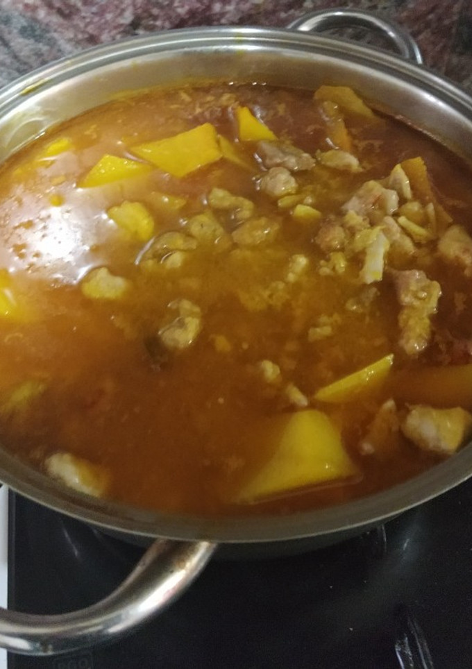 Una foto de Patatas estofadas con tacos de jamón