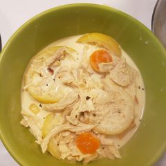 A picture of Lemon chicken soup.