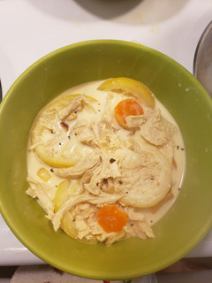 A picture of Lemon chicken soup.