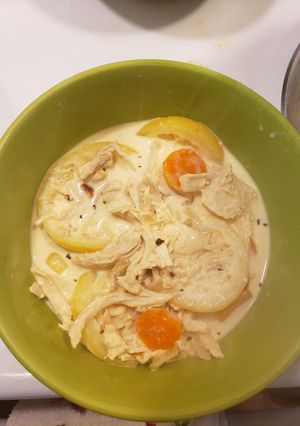 A picture of Lemon chicken soup.