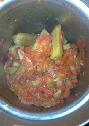 A picture of Sweet potatoes nd Fistoma sauce.