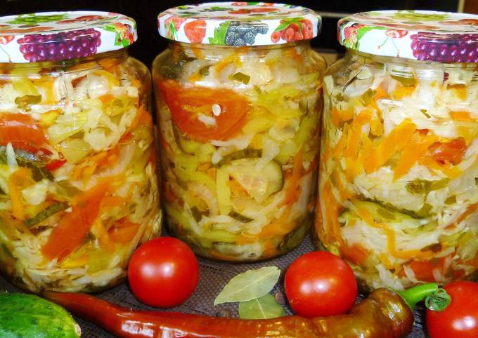 Салат «Кубанский» из капусты и овощей, рецепт с фото — баштрен.рф