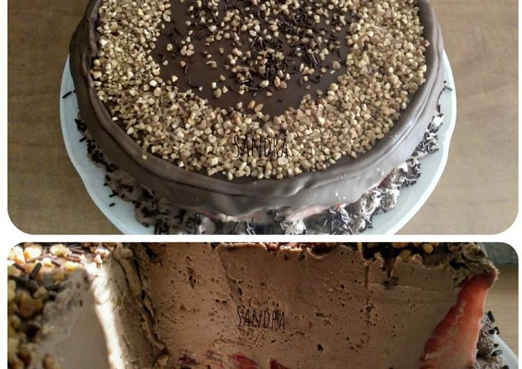 Tarta mousse de chocolate con fresas