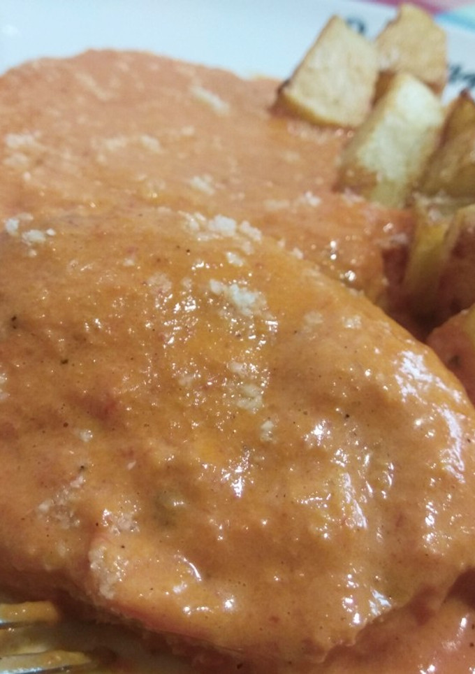 Una foto de Lomo de cerdo en salsa de piquillos