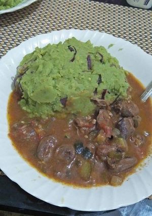 A picture of Mokimo with stewed liver.
