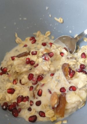 A picture of Oats jar.