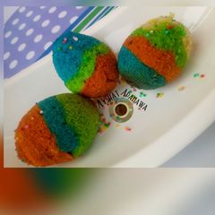 A picture of Eggshell cake.