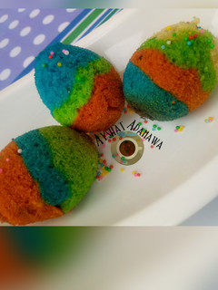 A picture of Eggshell cake.