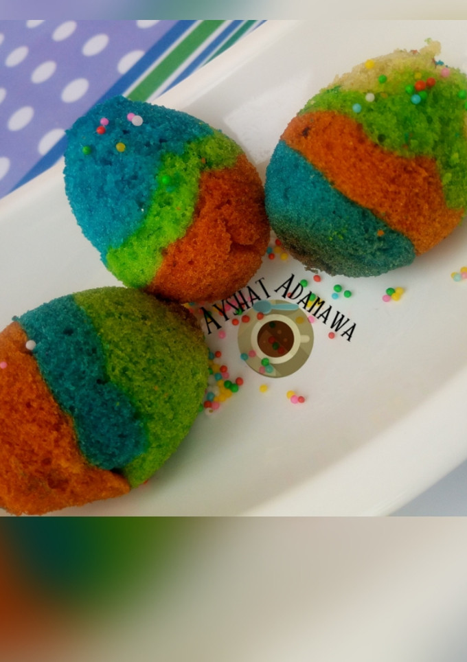 A picture of Eggshell cake.
