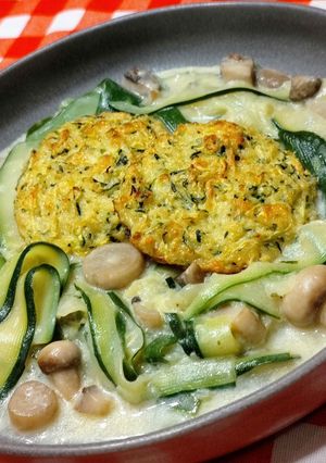 Gombás cukkini tagliatelle, sajtos cukkini lepénnyel. Low carb recept fotója