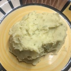 A picture of Garlic Mashed Potatoes.