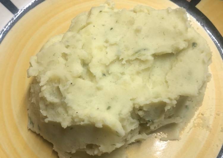 How to Make Super Quick Homemade Garlic Mashed Potatoes