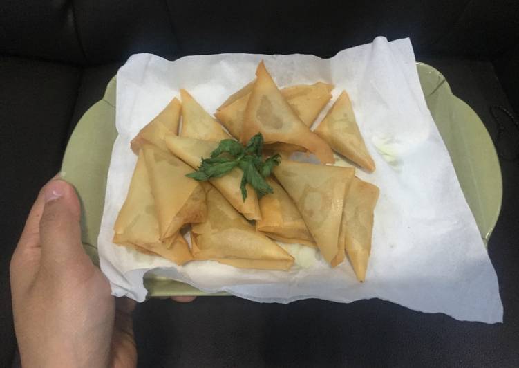 Cara Gampang Menyiapkan Samosa kentang ayam, Sempurna