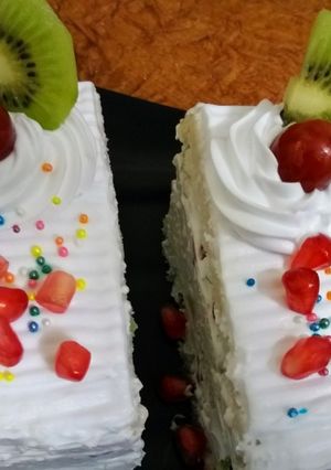 फ्रेेेश फ्रूट पेस्ट्री (Fresh fruit pastry recipe in Hindi) रेसिपी मुख्य फोटो