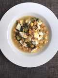 Wok de Pak choi, col china, con garbanzos. Rebosante de vitamina C